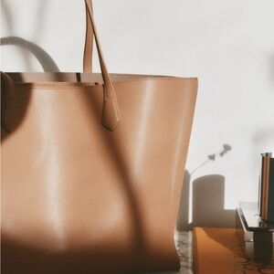 Quince-Elegant Tan Leather Tote Bag